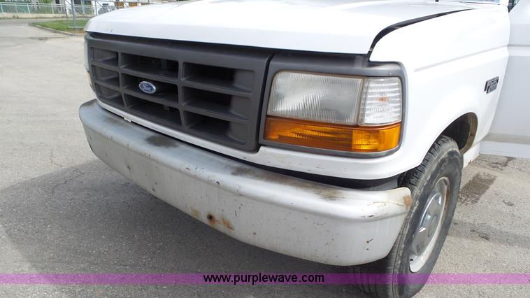 image for item L2086 1996 Ford F250 SuperCab utility truck