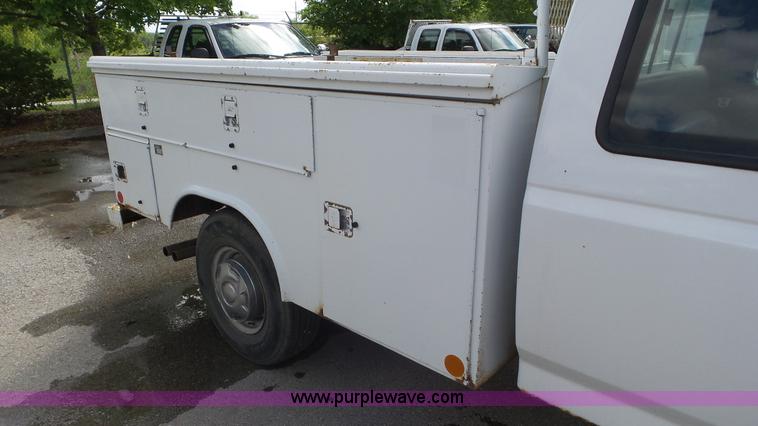 image for item L2086 1996 Ford F250 SuperCab utility truck