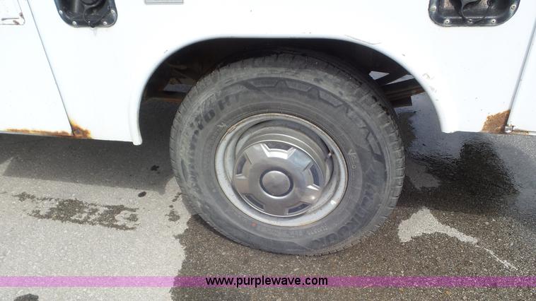 image for item L2086 1996 Ford F250 SuperCab utility truck