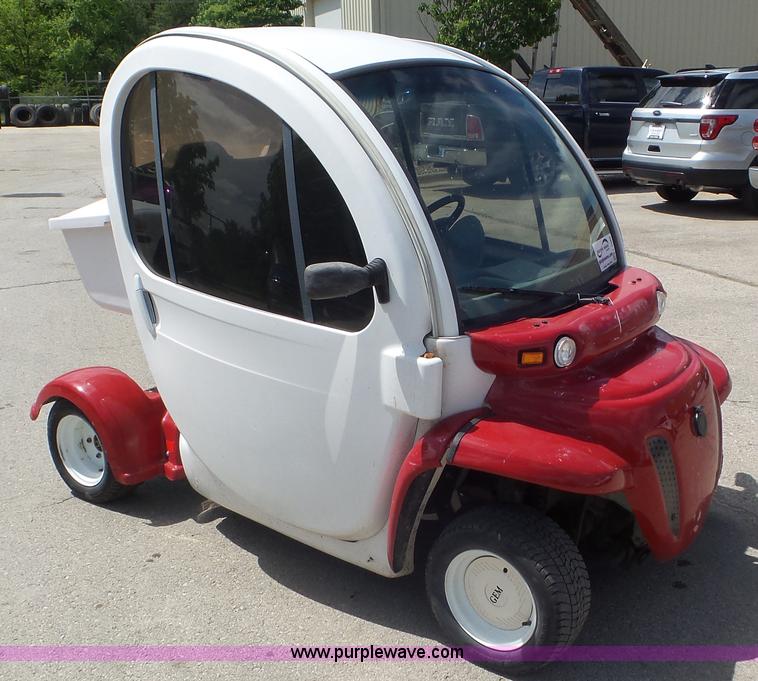 image for item L2088 2002 GEM 825 electric car