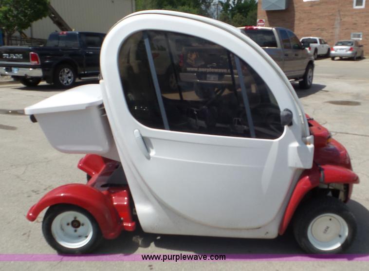 image for item L2088 2002 GEM 825 electric car