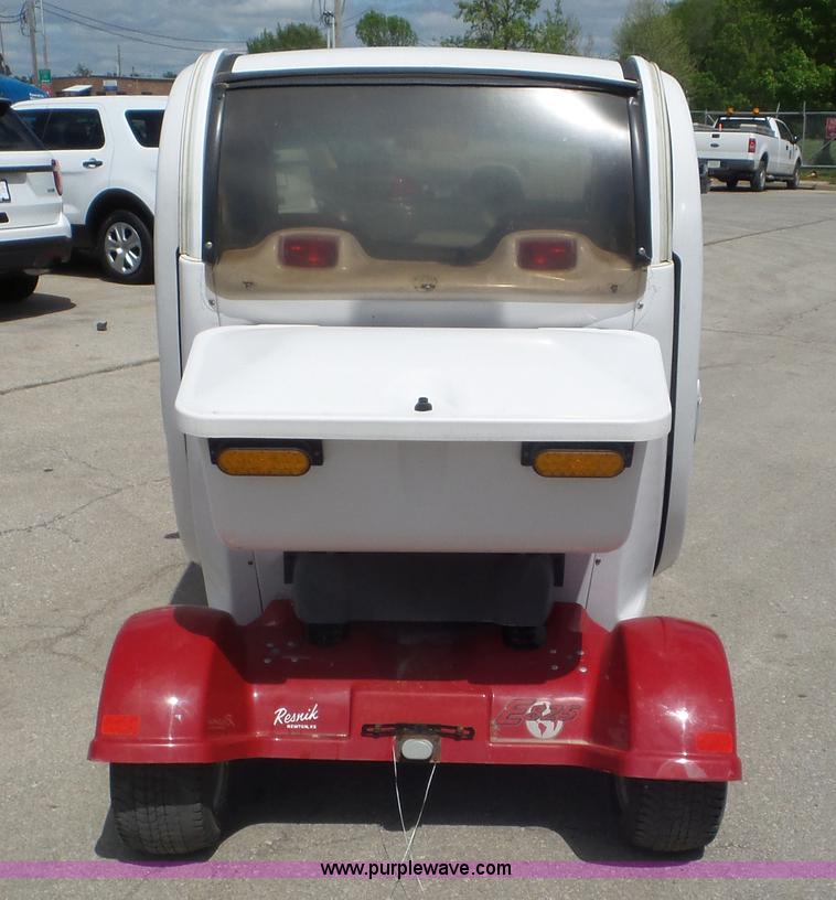 image for item L2088 2002 GEM 825 electric car