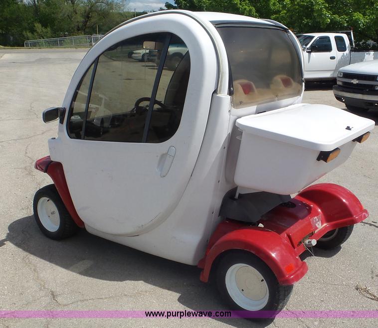 image for item L2088 2002 GEM 825 electric car