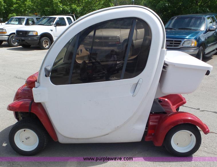 image for item L2088 2002 GEM 825 electric car