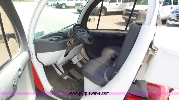 image for item L2088 2002 GEM 825 electric car