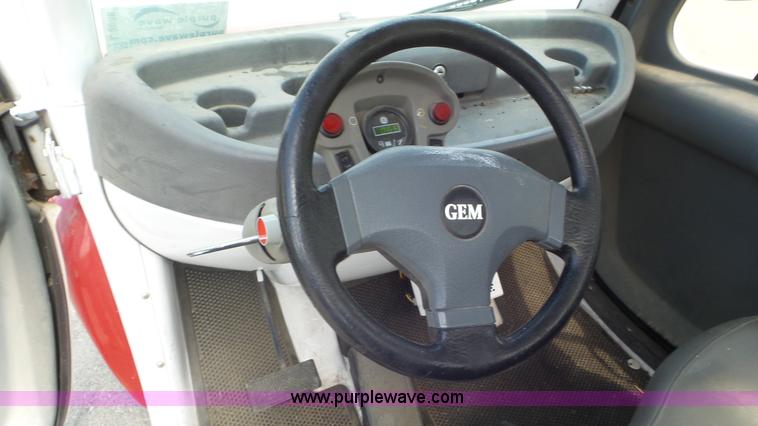 image for item L2088 2002 GEM 825 electric car