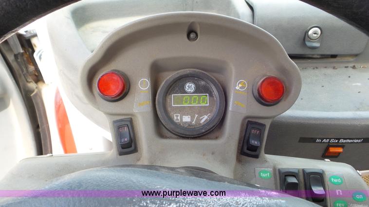 image for item L2088 2002 GEM 825 electric car