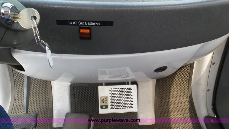 image for item L2088 2002 GEM 825 electric car