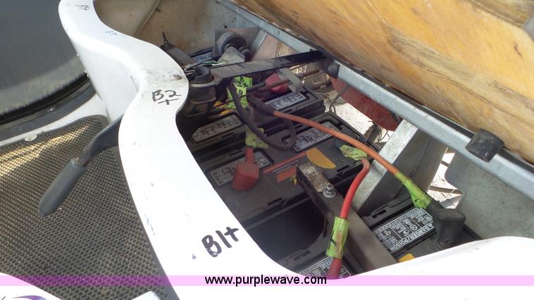 image for item L2088 2002 GEM 825 electric car