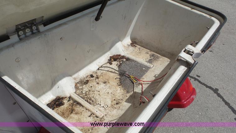 image for item L2088 2002 GEM 825 electric car