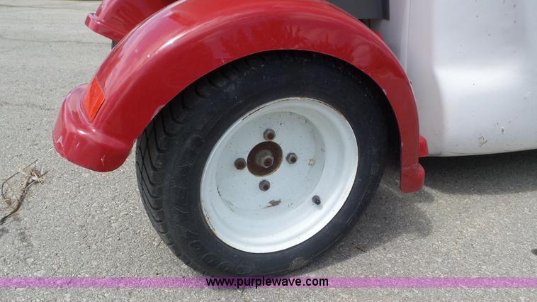 image for item L2088 2002 GEM 825 electric car