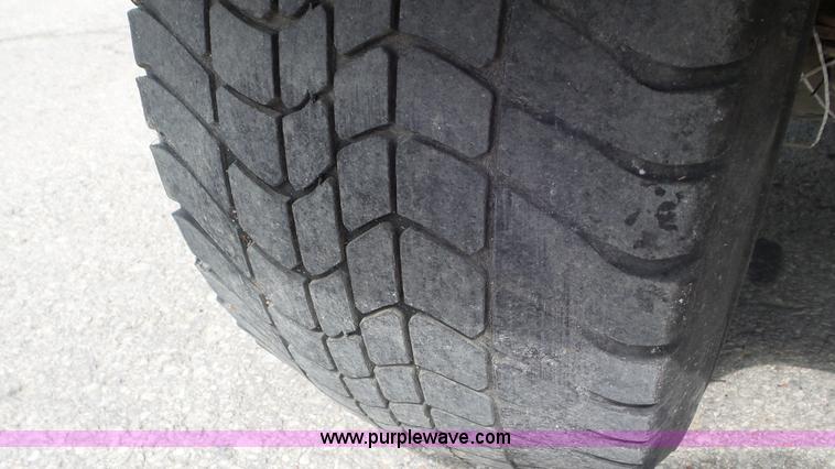 image for item L2088 2002 GEM 825 electric car