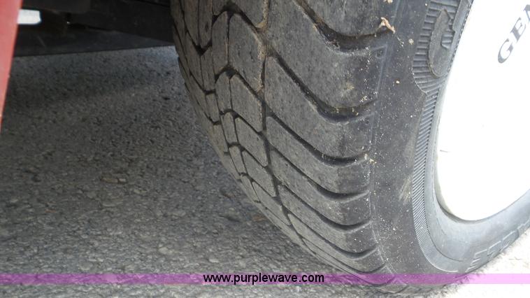 image for item L2088 2002 GEM 825 electric car