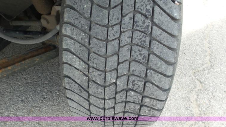 image for item L2088 2002 GEM 825 electric car