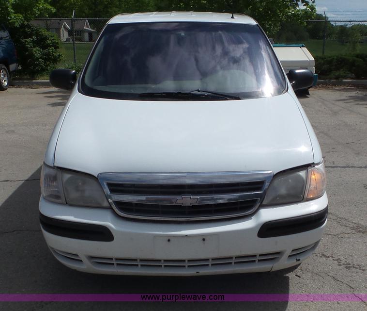 image for item L2090 2001 Chevrolet Venture van