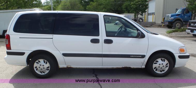 image for item L2090 2001 Chevrolet Venture van