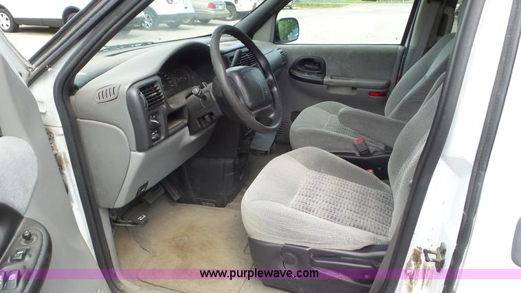 image for item L2090 2001 Chevrolet Venture van