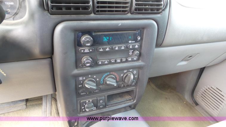 image for item L2090 2001 Chevrolet Venture van