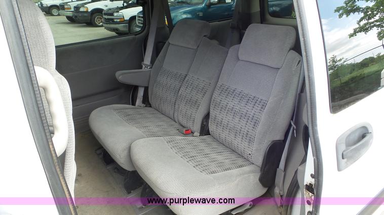 image for item L2090 2001 Chevrolet Venture van