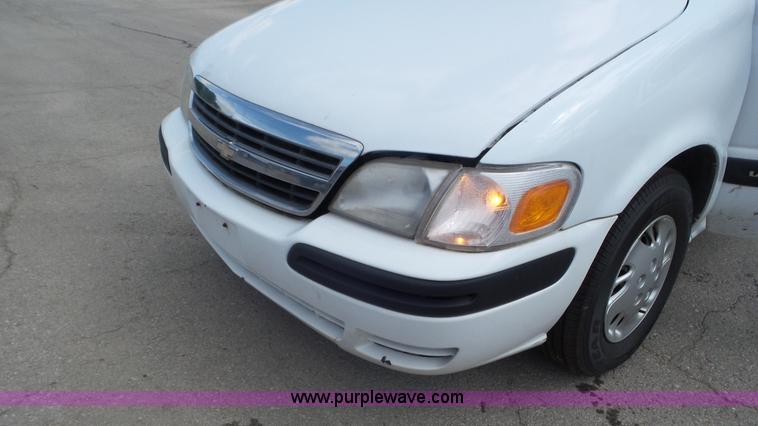 image for item L2090 2001 Chevrolet Venture van