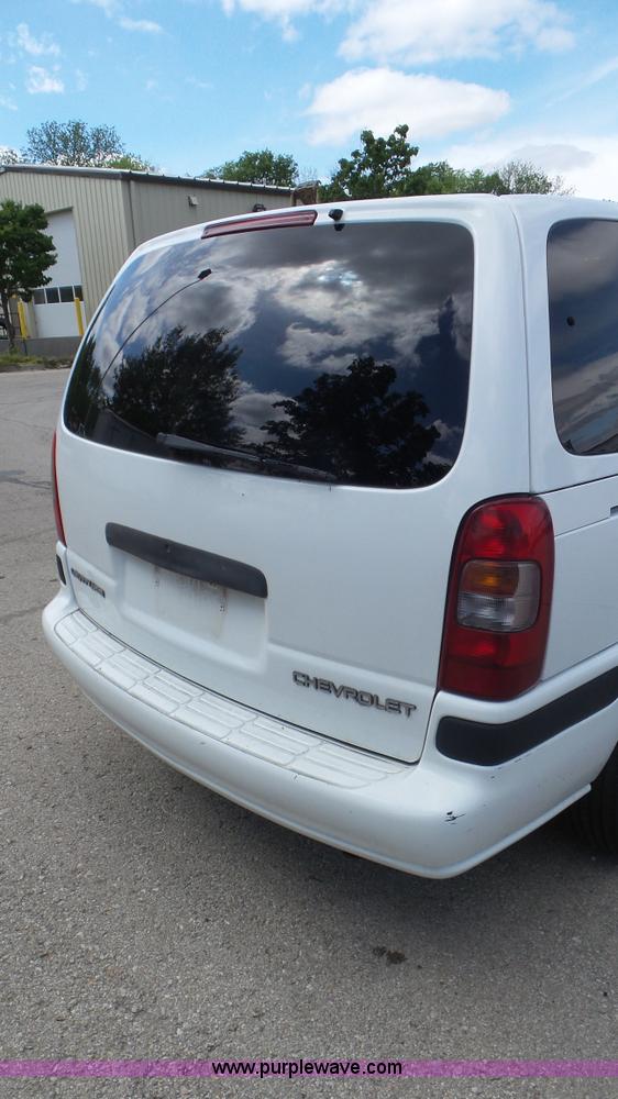 image for item L2090 2001 Chevrolet Venture van