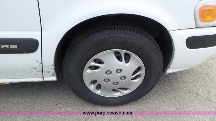 image for item L2090 2001 Chevrolet Venture van