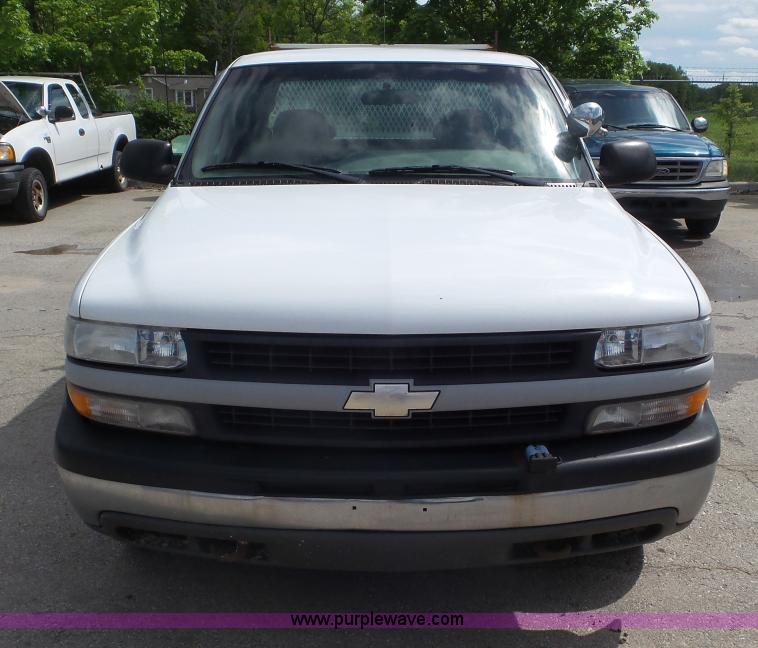 image for item L2092 2000 Chevrolet Silverado 1500 Ext. Cab pickup truck