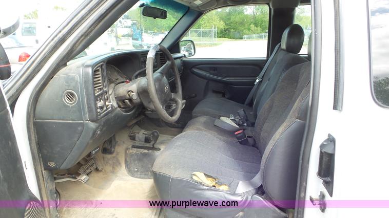 image for item L2092 2000 Chevrolet Silverado 1500 Ext. Cab pickup truck