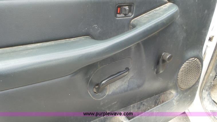 image for item L2092 2000 Chevrolet Silverado 1500 Ext. Cab pickup truck