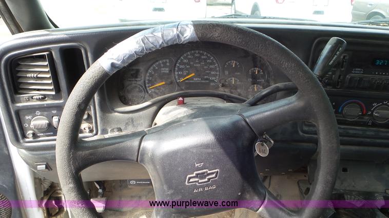 image for item L2092 2000 Chevrolet Silverado 1500 Ext. Cab pickup truck