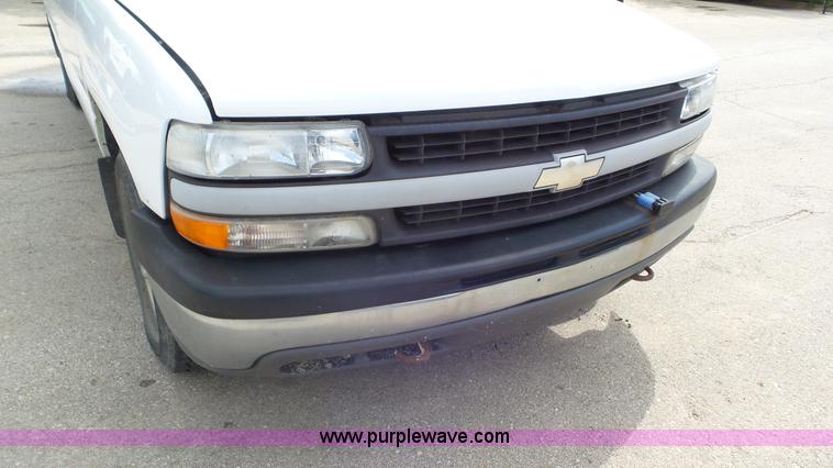 image for item L2092 2000 Chevrolet Silverado 1500 Ext. Cab pickup truck