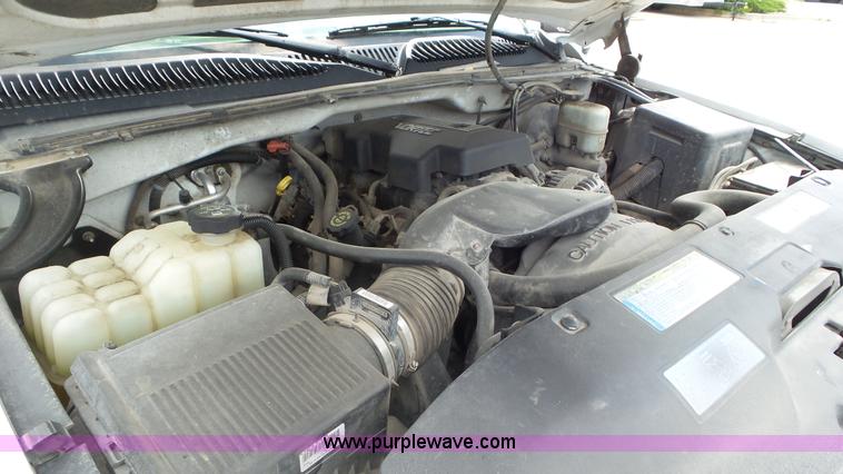 image for item L2092 2000 Chevrolet Silverado 1500 Ext. Cab pickup truck