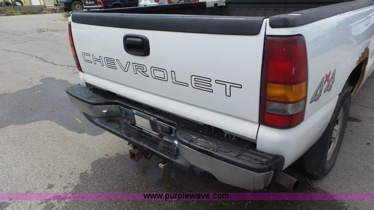 image for item L2092 2000 Chevrolet Silverado 1500 Ext. Cab pickup truck