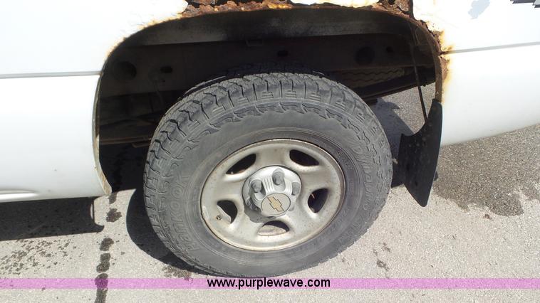 image for item L2092 2000 Chevrolet Silverado 1500 Ext. Cab pickup truck