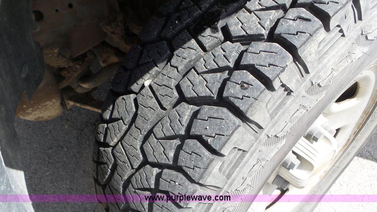 image for item L2092 2000 Chevrolet Silverado 1500 Ext. Cab pickup truck