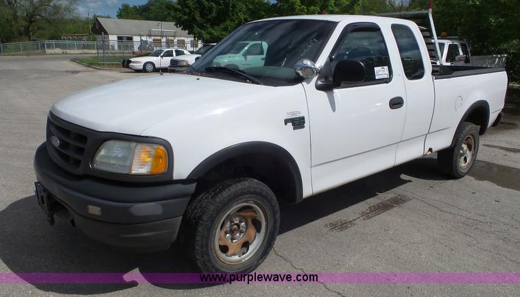 image for item L2093 1999 Ford F150 SuperCab pickup truck