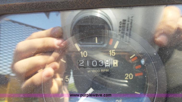 image for item L2130 1994 Massey-Ferguson 383 tractor