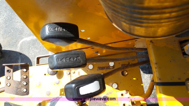 image for item L2130 1994 Massey-Ferguson 383 tractor