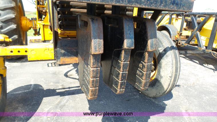 image for item L2130 1994 Massey-Ferguson 383 tractor