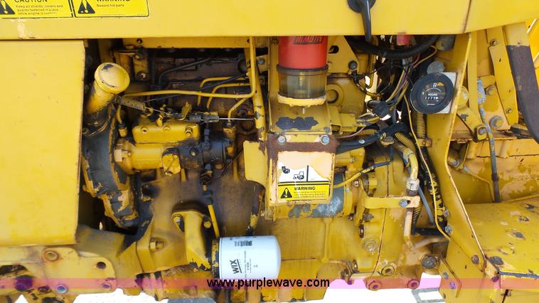 image for item L2130 1994 Massey-Ferguson 383 tractor