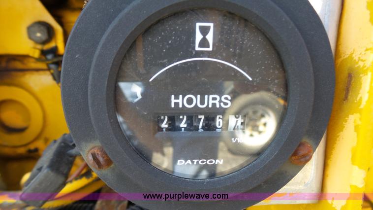 image for item L2130 1994 Massey-Ferguson 383 tractor