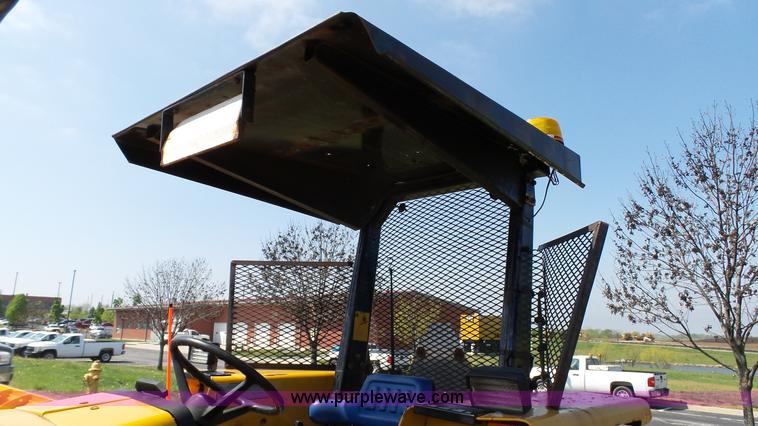 image for item L2130 1994 Massey-Ferguson 383 tractor