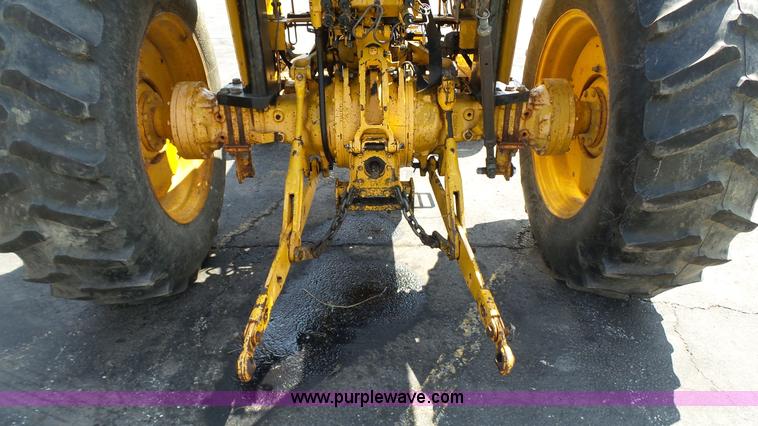 image for item L2130 1994 Massey-Ferguson 383 tractor