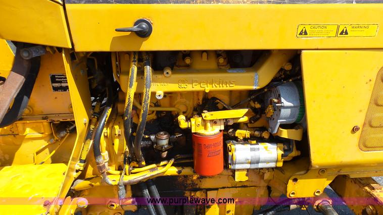 image for item L2130 1994 Massey-Ferguson 383 tractor