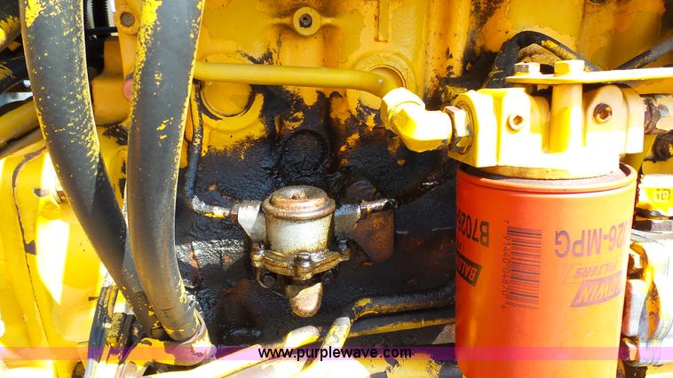 image for item L2130 1994 Massey-Ferguson 383 tractor