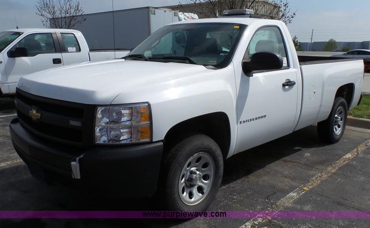image for item L2131 2008 Chevrolet Silverado 1500 pickup truck