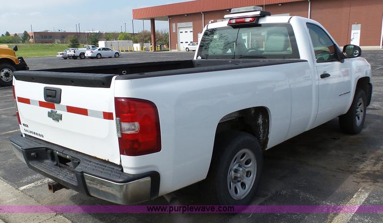 image for item L2131 2008 Chevrolet Silverado 1500 pickup truck