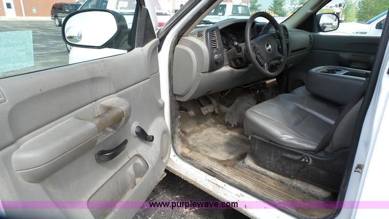 image for item L2131 2008 Chevrolet Silverado 1500 pickup truck