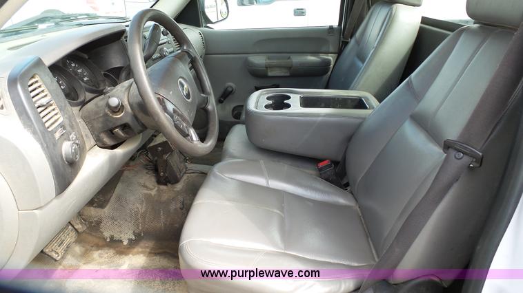 image for item L2131 2008 Chevrolet Silverado 1500 pickup truck