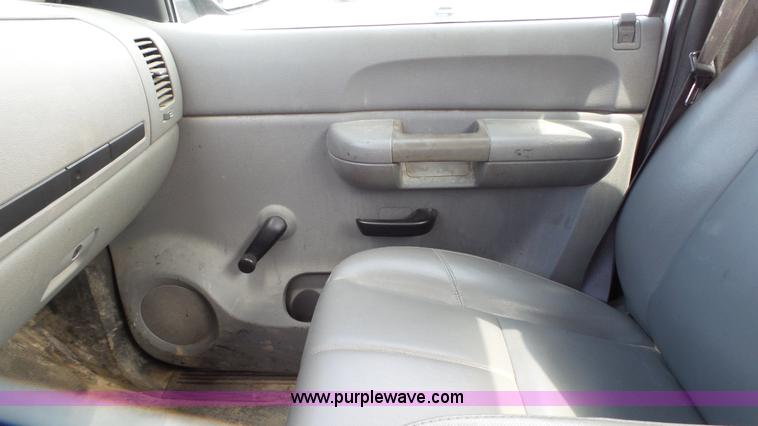 image for item L2131 2008 Chevrolet Silverado 1500 pickup truck
